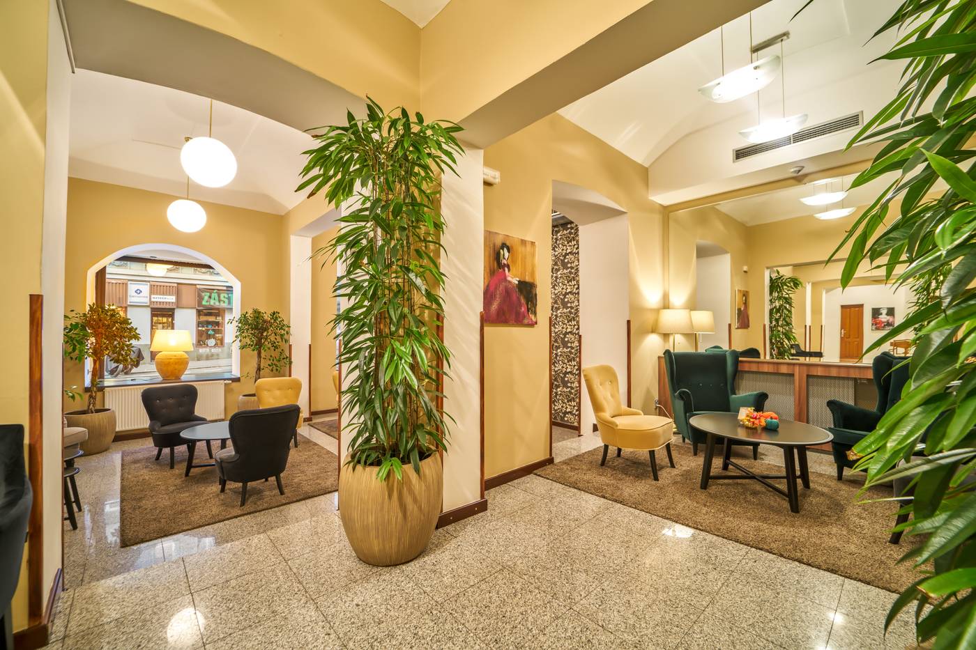 EA-Hotel-Victoria-Lobby-11