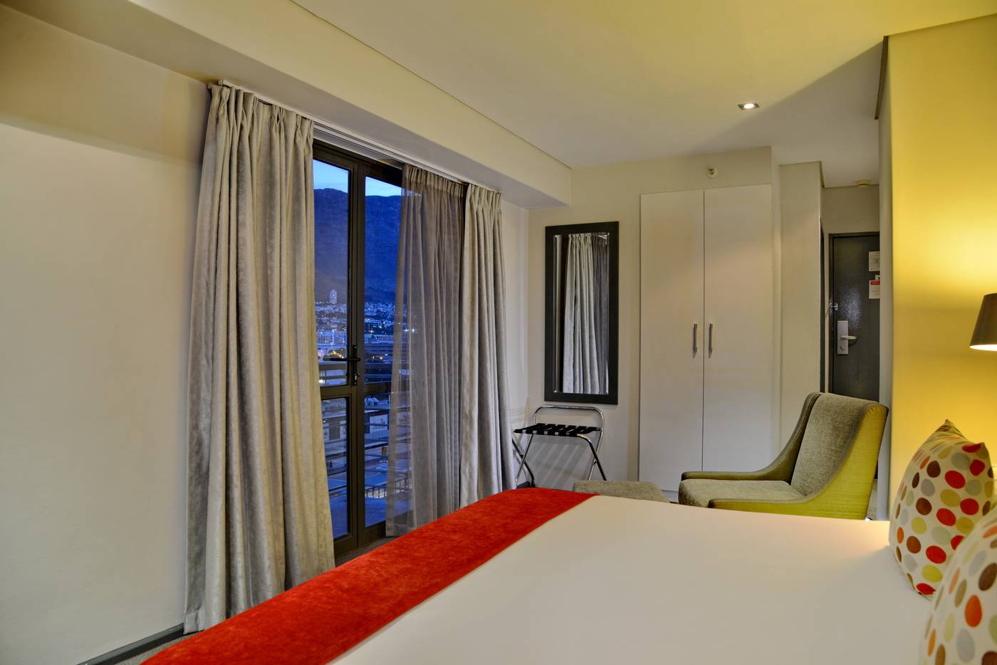 Fountains-Hotel-Cape-Town-Room-20