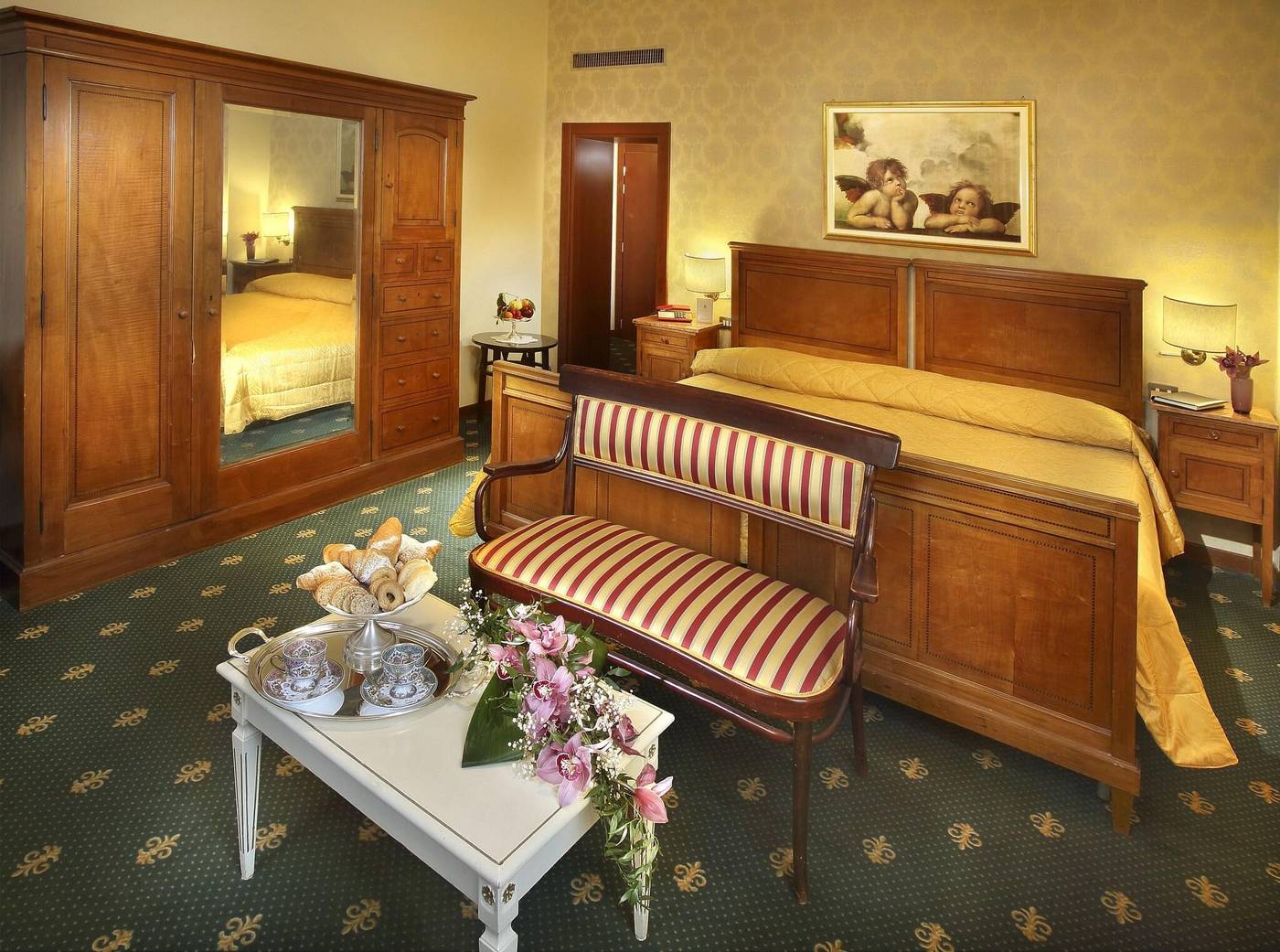 Grand-Hotel-Plaza-E-Locanda-Maggiore-Room-12