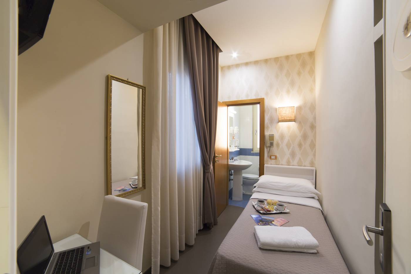 Club-Sorrento-Room-34