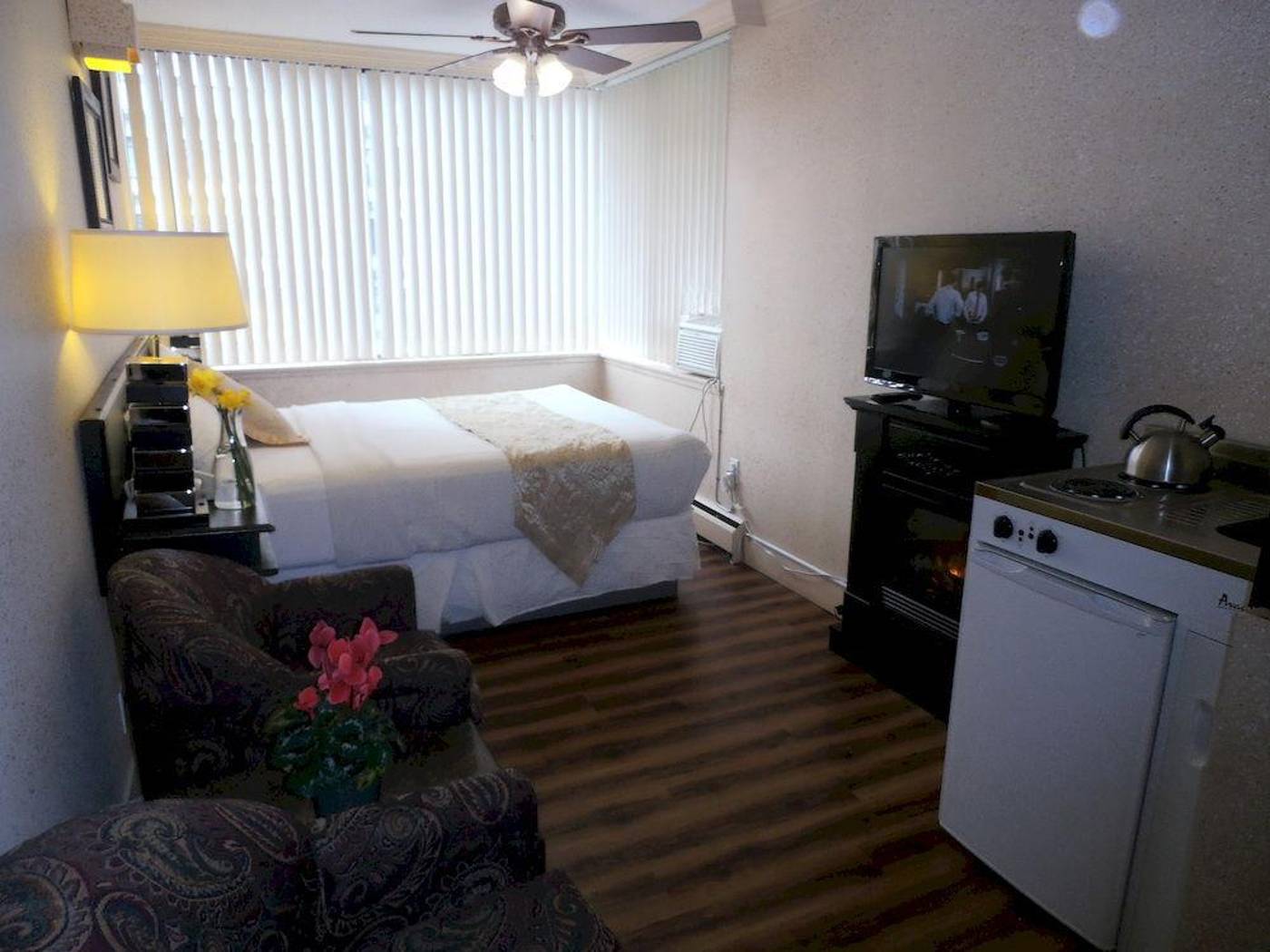 Divya-Sutra-Suites-on-Robson-Downtown-General-view-33