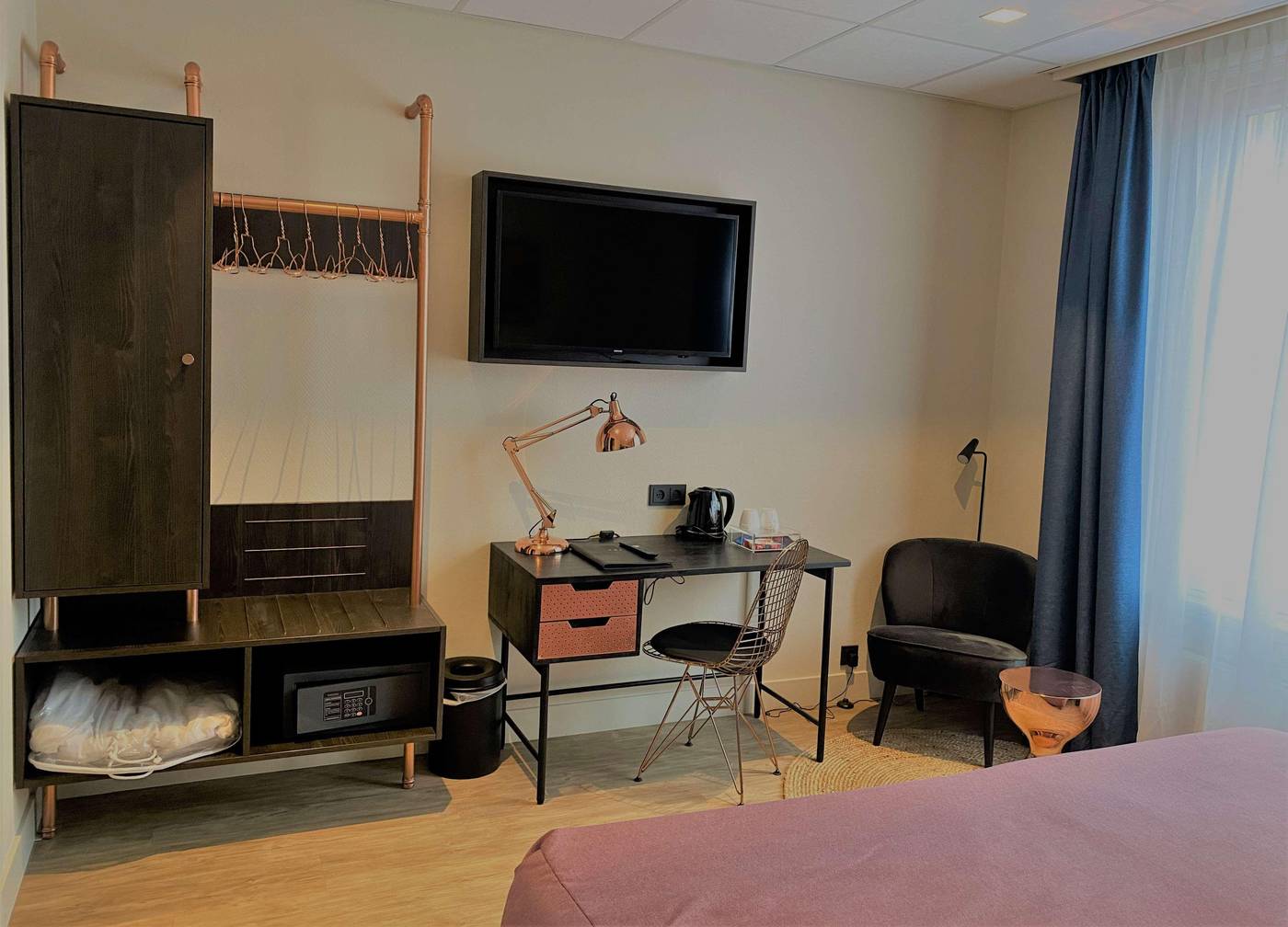 Best-Western-Dam-Square-Inn-Room-7