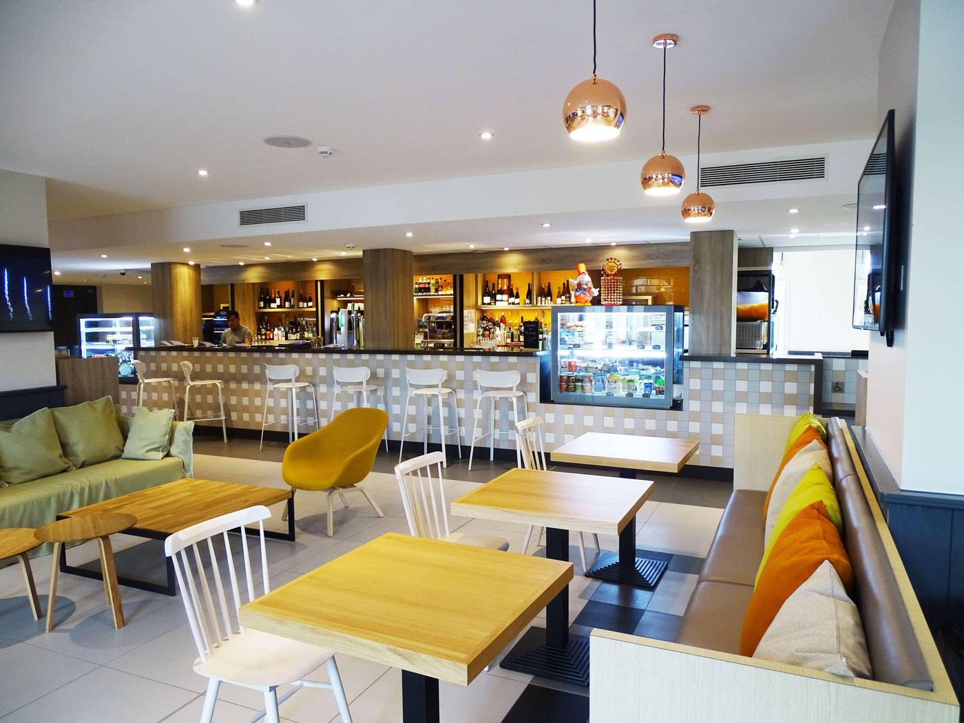 Campanile-Val-de-France-Ex-Kyriad-Disneyland-Bar-13