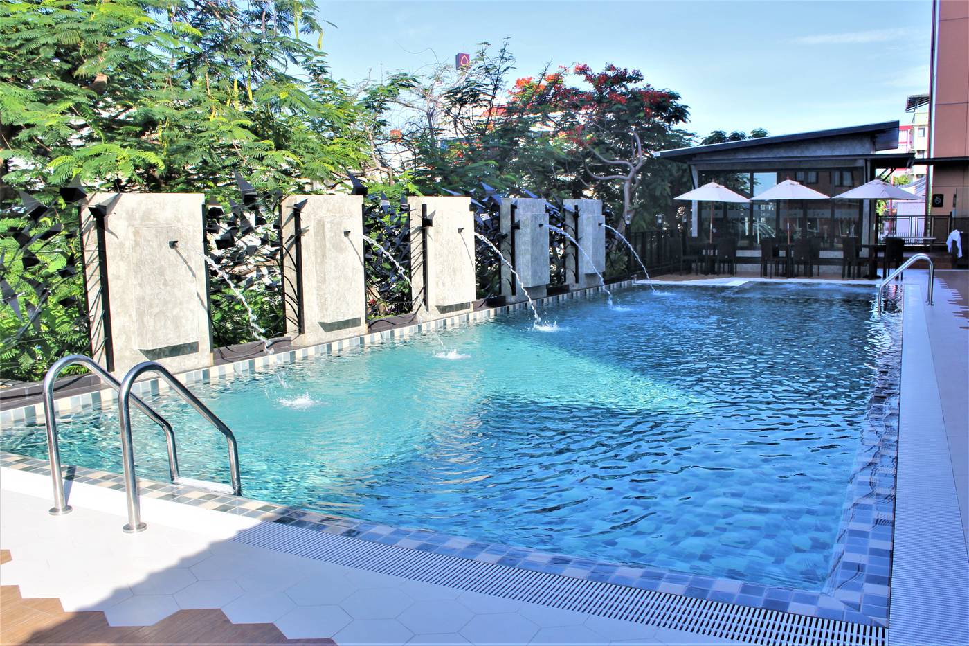 Nouvo-City-Hotel-Pool-65