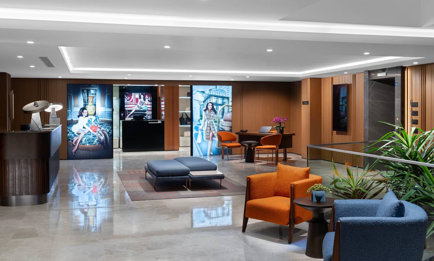 Crowne-Plaza-Istanbul-Ortakoy-Bosphorus-Lobby-11