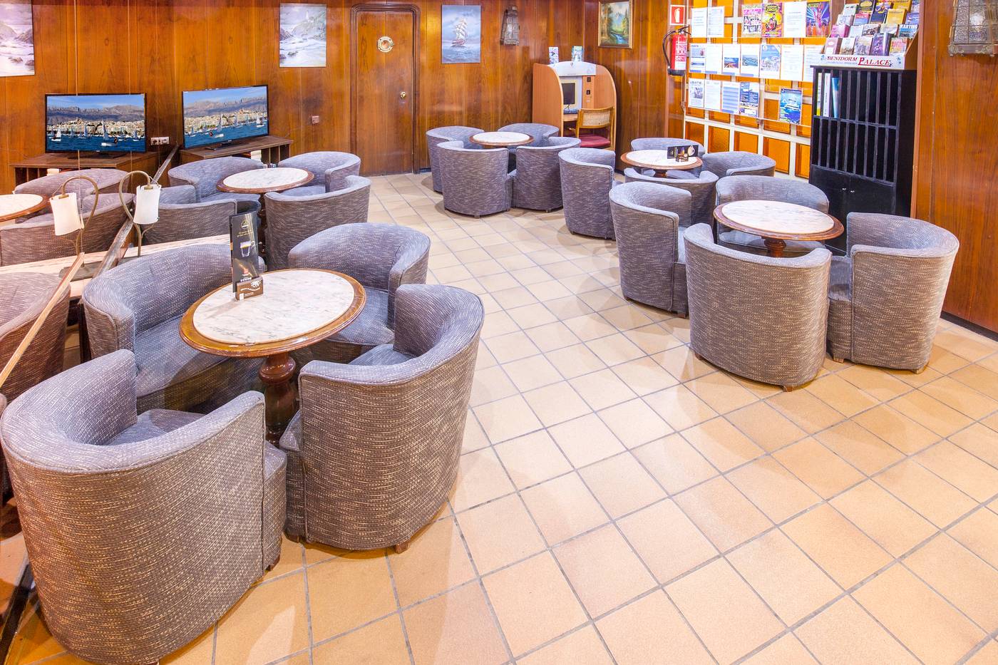 Port-Mar-Blau--Bar-16