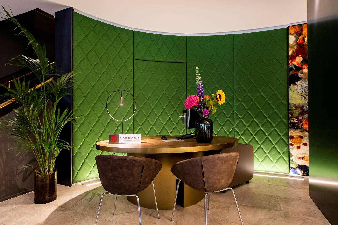 NH-Collection-Amsterdam-Flower-Market-Lobby-17