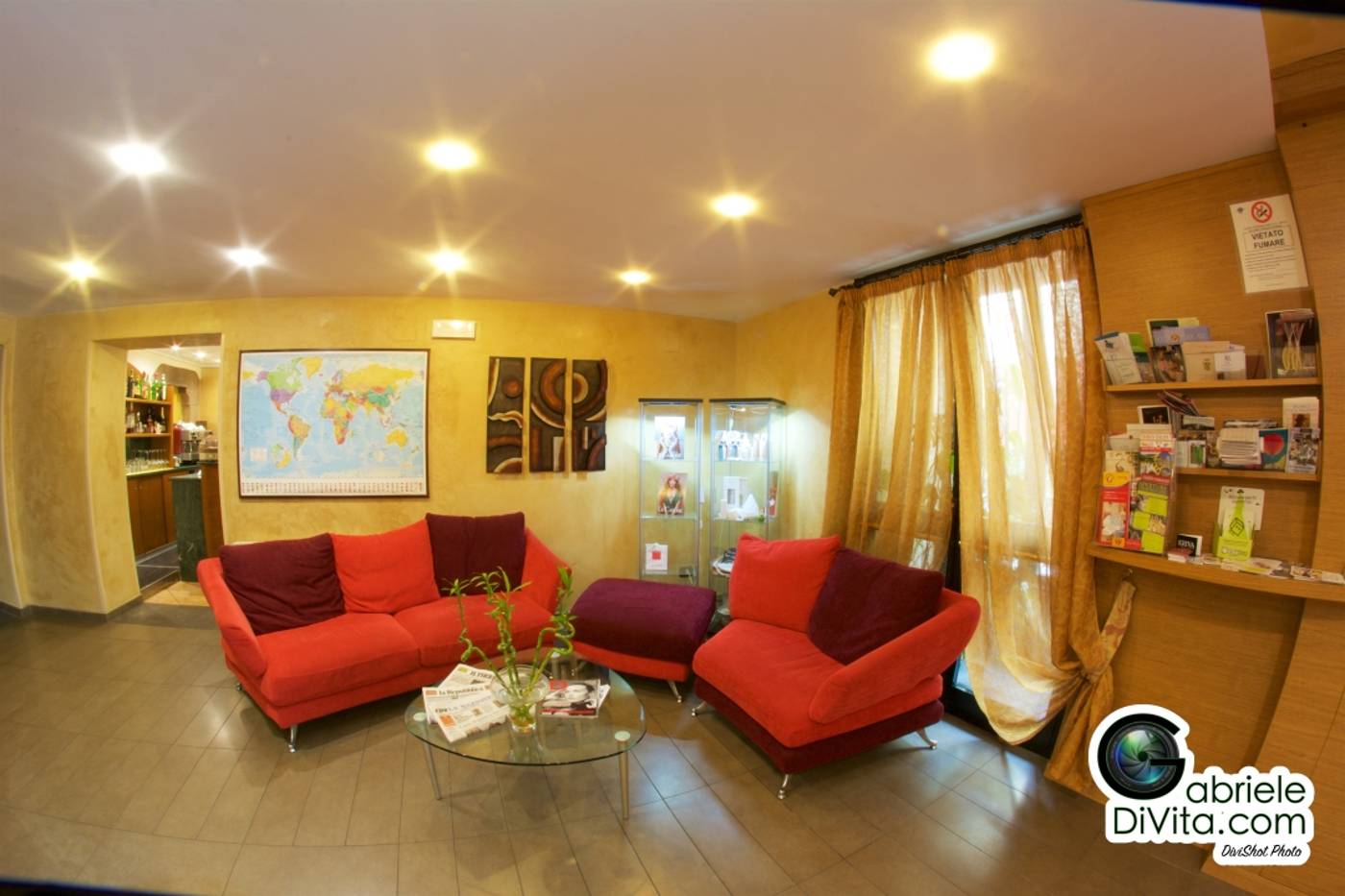 Hotel-La-Luna-Lobby-9