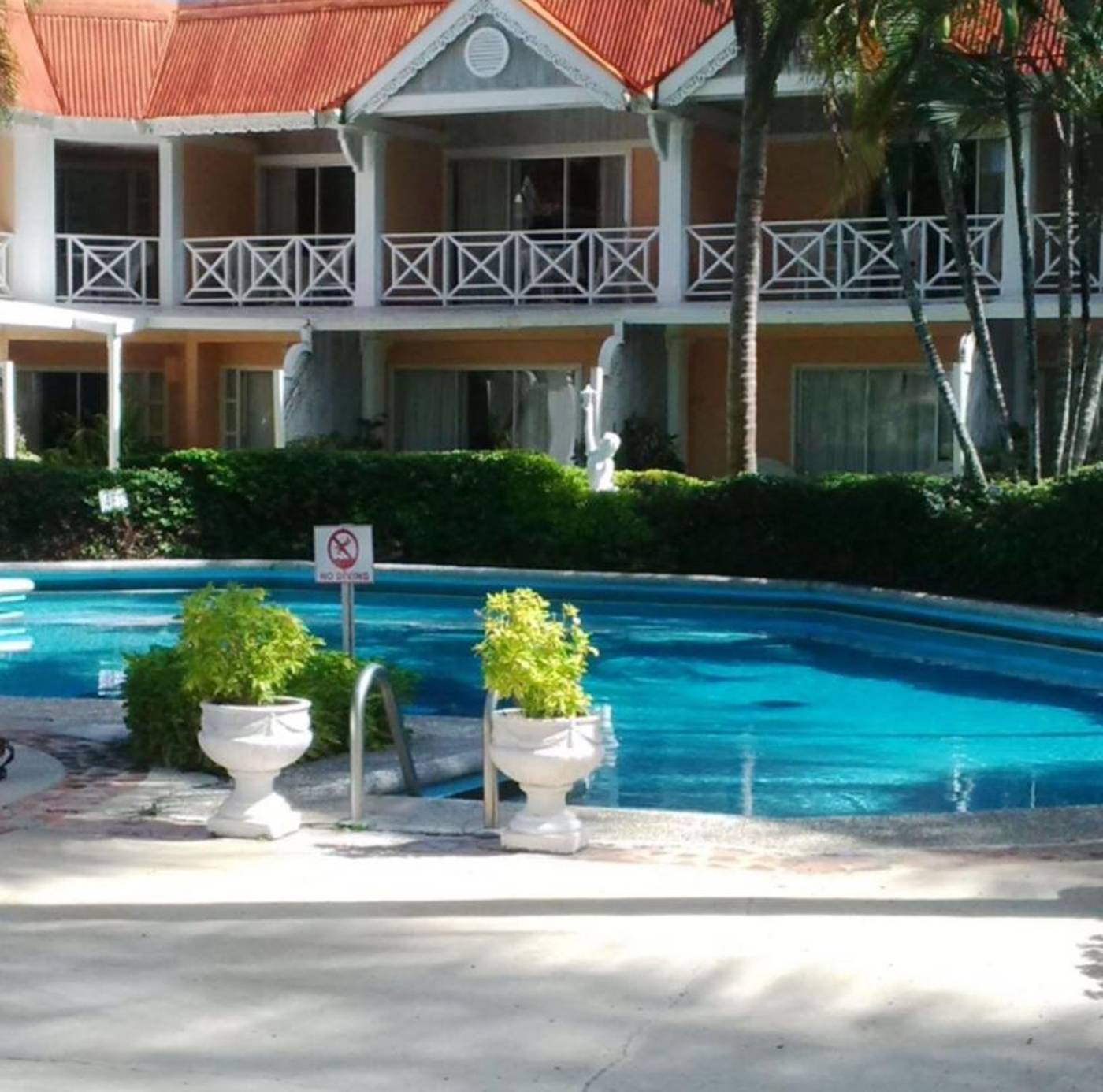 Coco-Reef-Resort-and-Spa-Pool-1