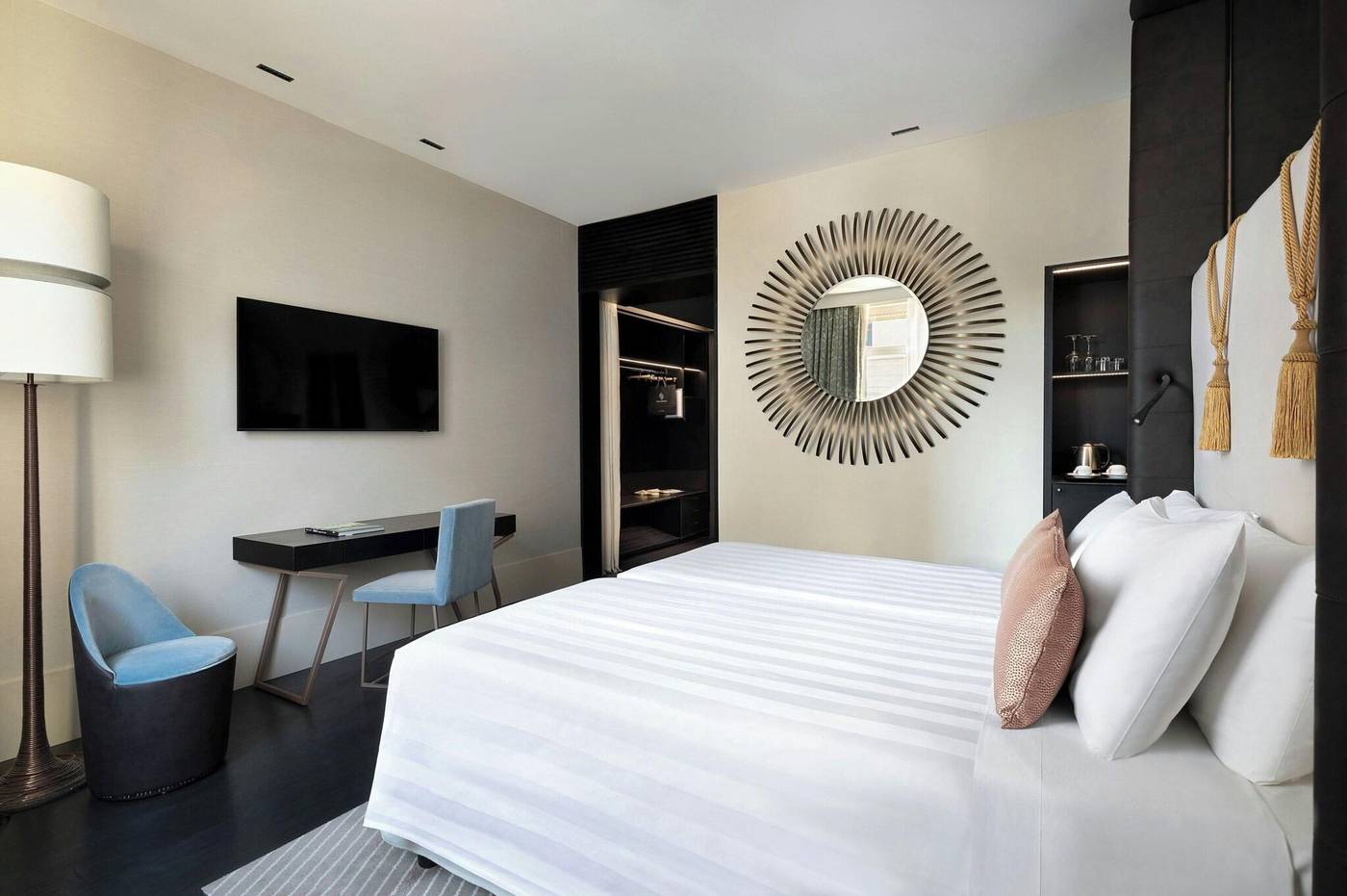 Sina-Bernini-Bristol--Autograph-Collection-Room-24