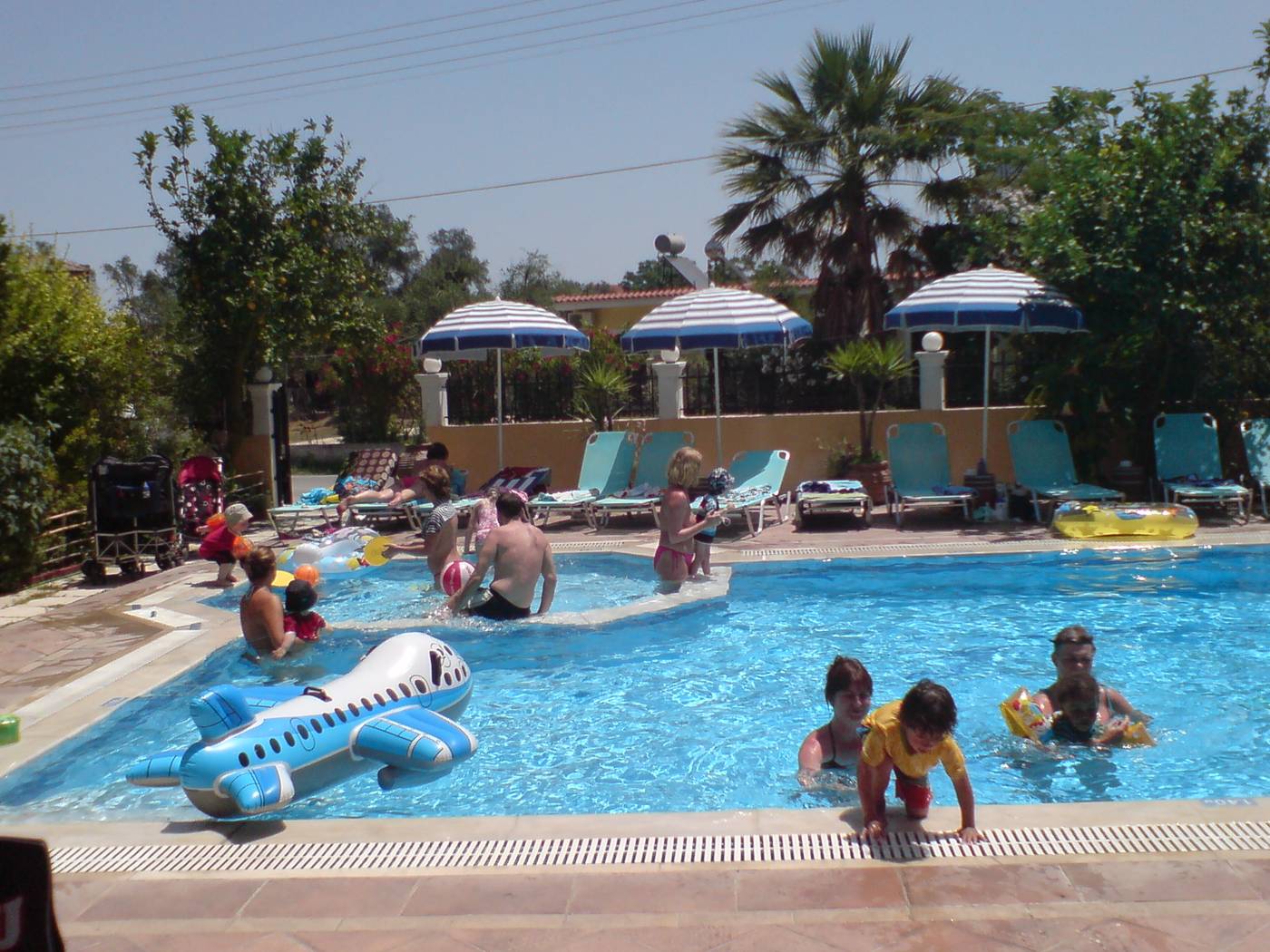 Makis-Apartments-Pool-20