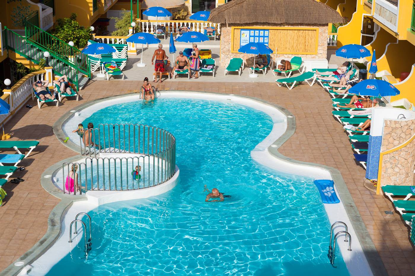 Caleta-Garden-Pool-3