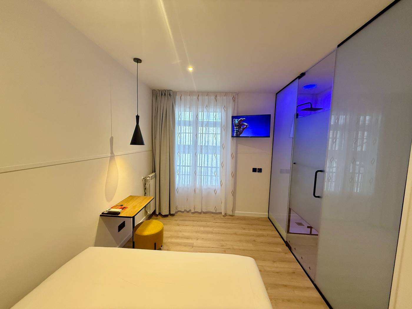 Mucho-Madrid-Room-26