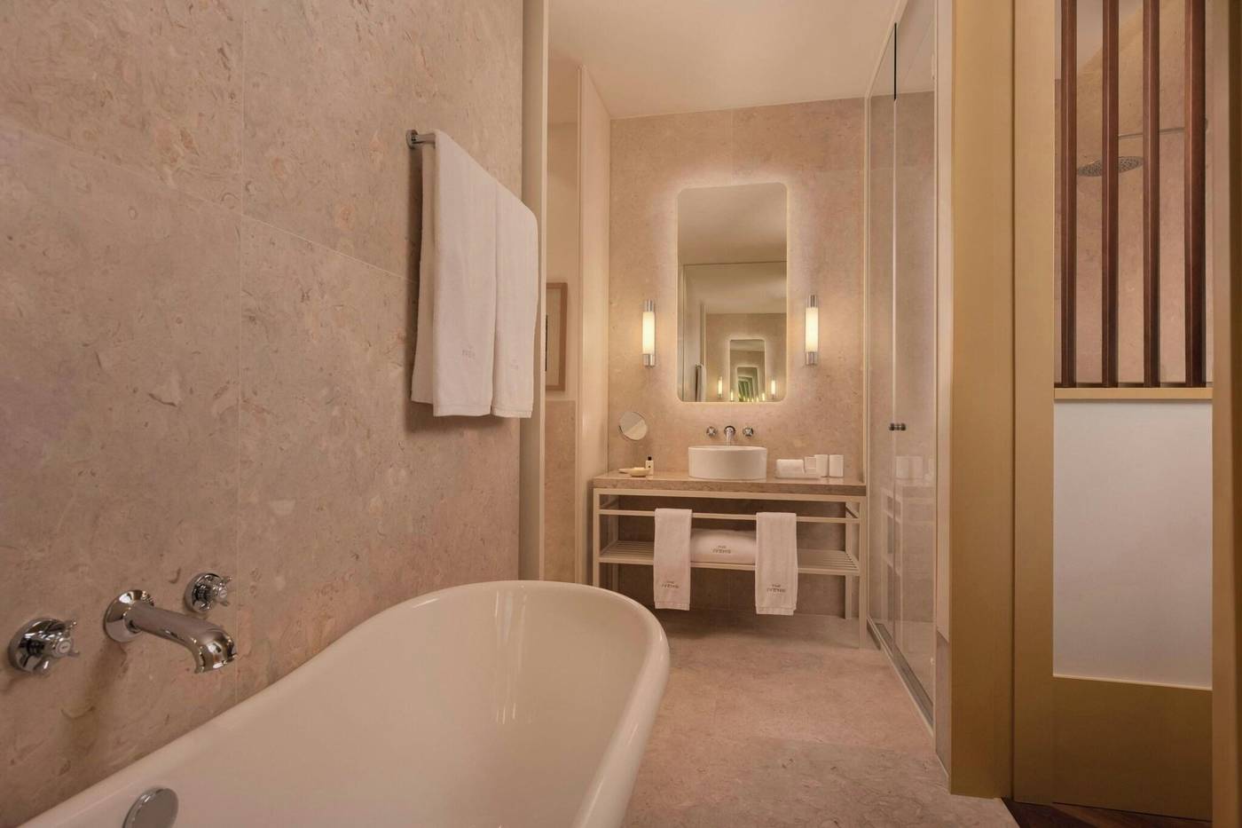 The-Ivens-Autograph-Collection-Room-42