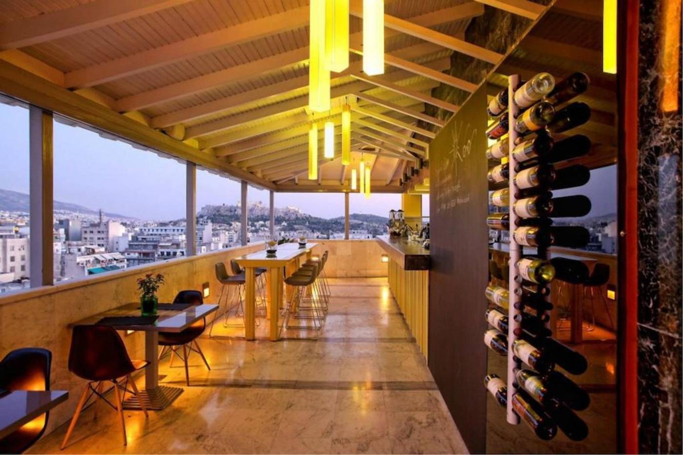 Dorian-Inn--Sure-Hotel-Collection-by-Best-Western-Bar-8