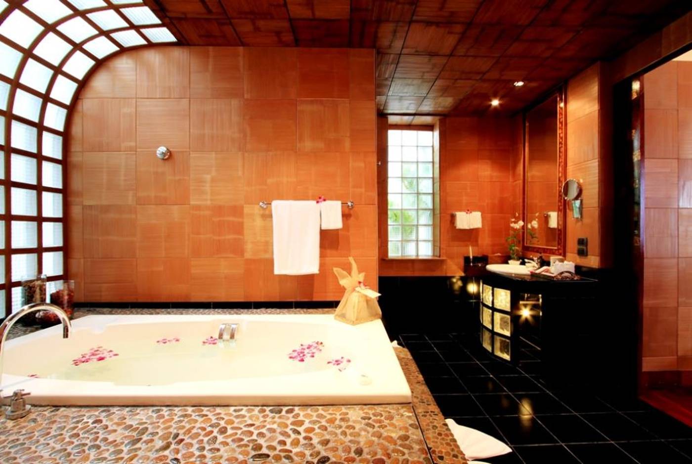 Mom-Tri-S-Villa-Royale-Room-78