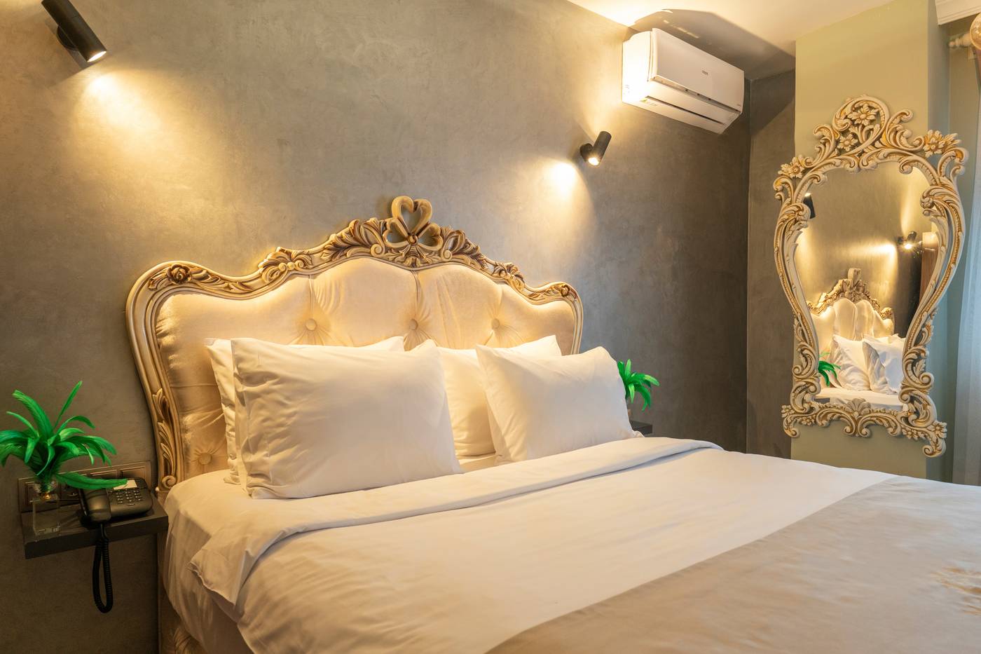 Monezza-Hotel-Room-36