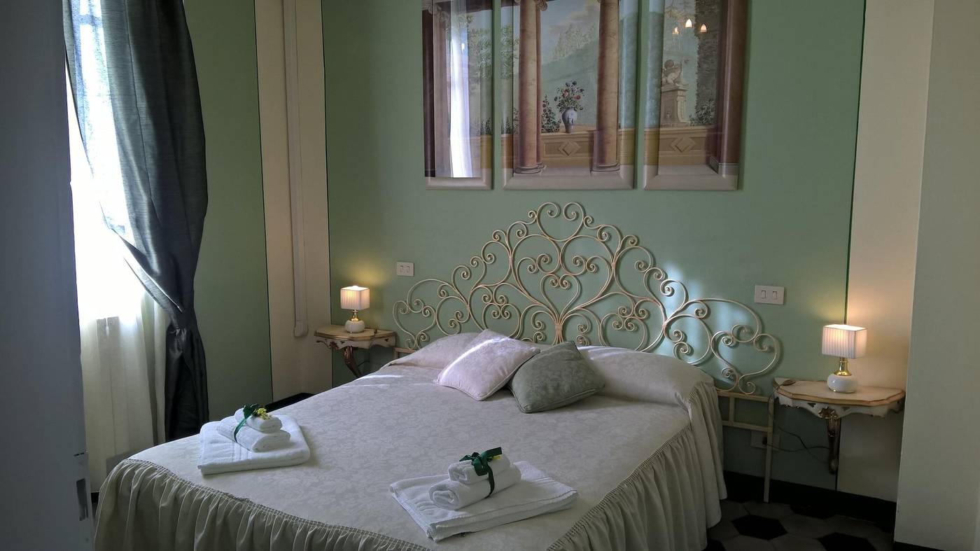 B---B-La-Mimosa-Room-1