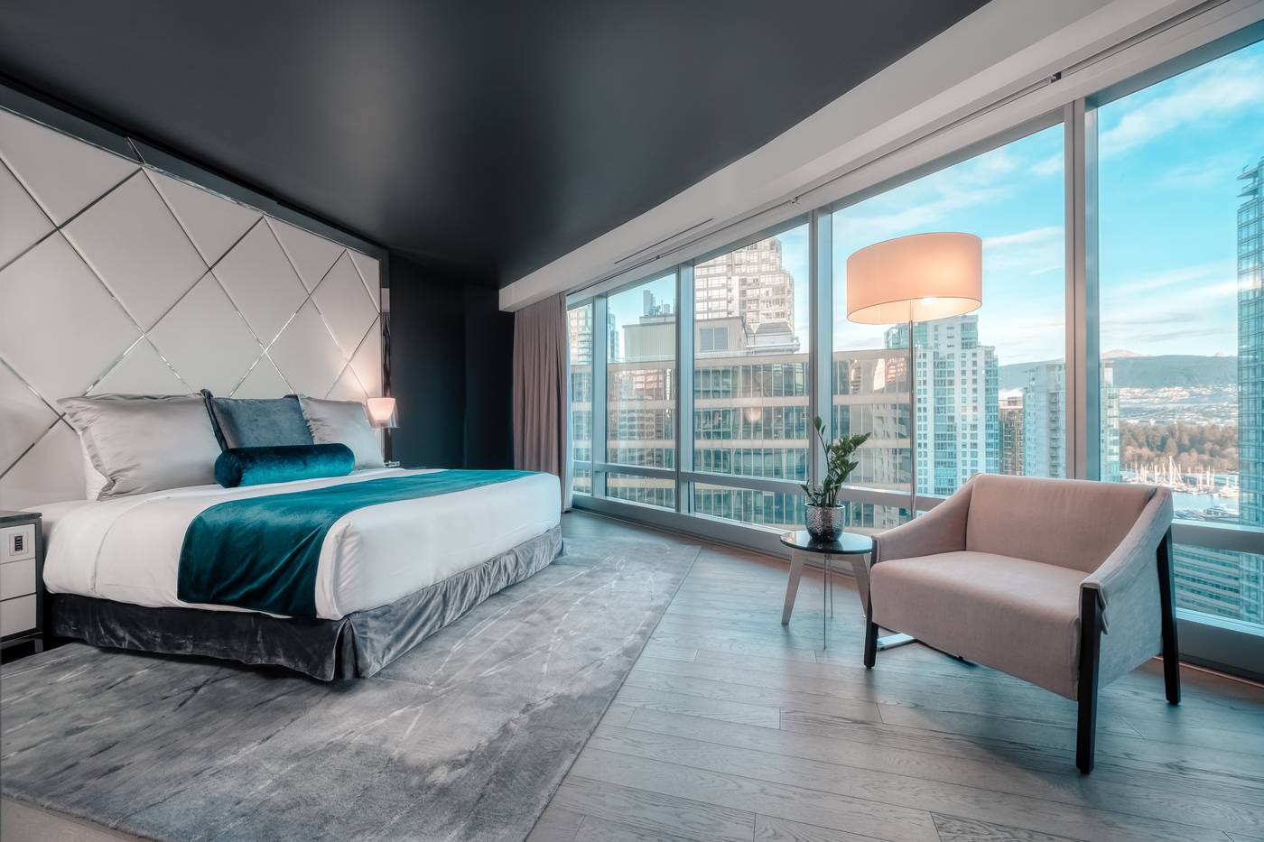Paradox-Hotel-Vancouver-Room-7