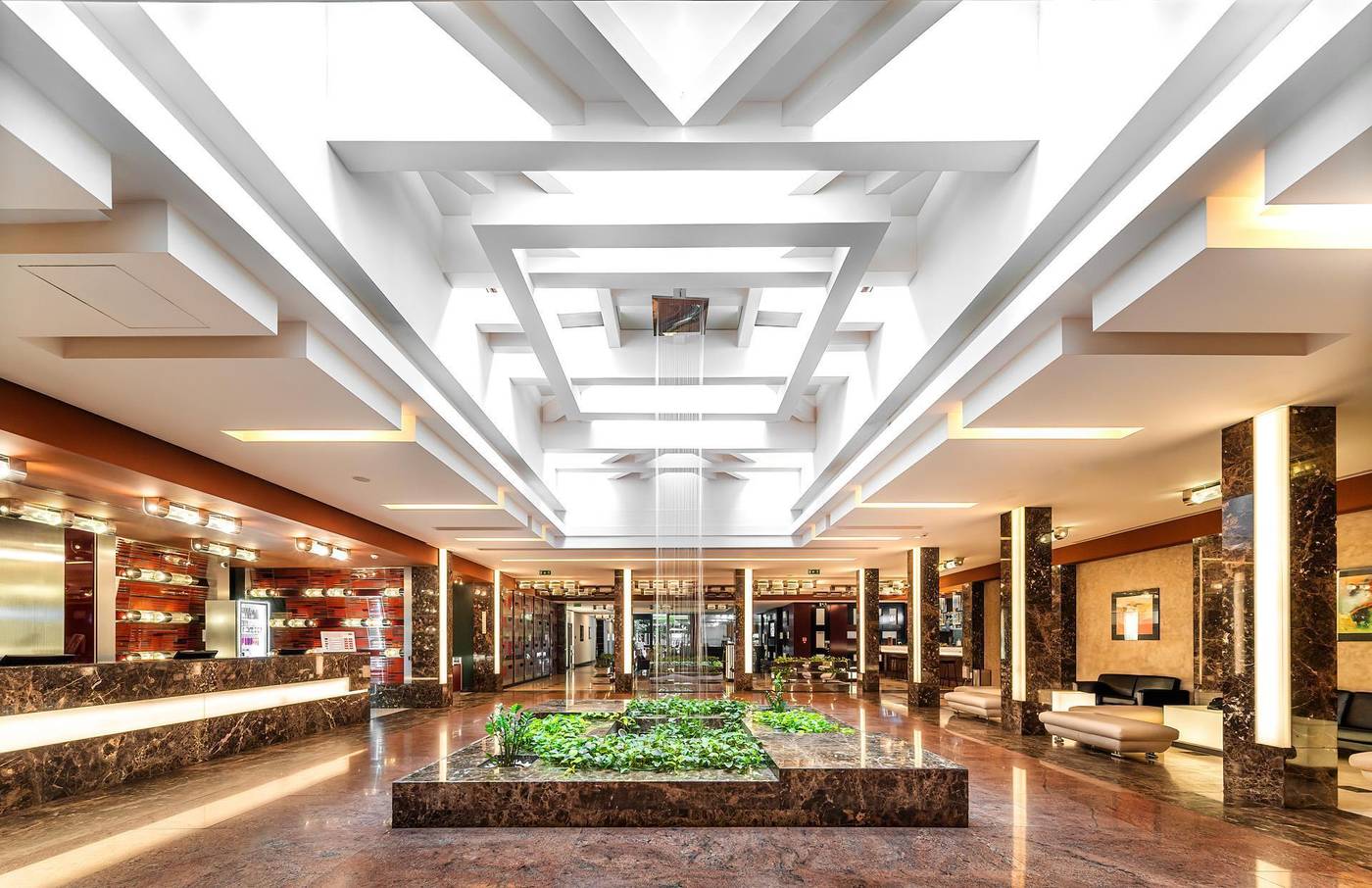 Grand-Majestic-Plaza-Hotel-Lobby-20