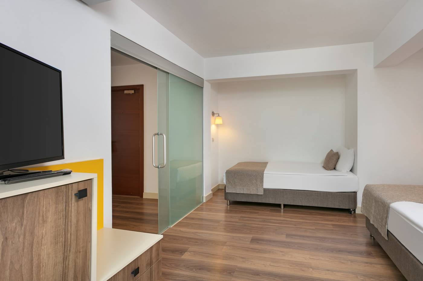 Seven-Seas-Hotel-Blue-Room-48