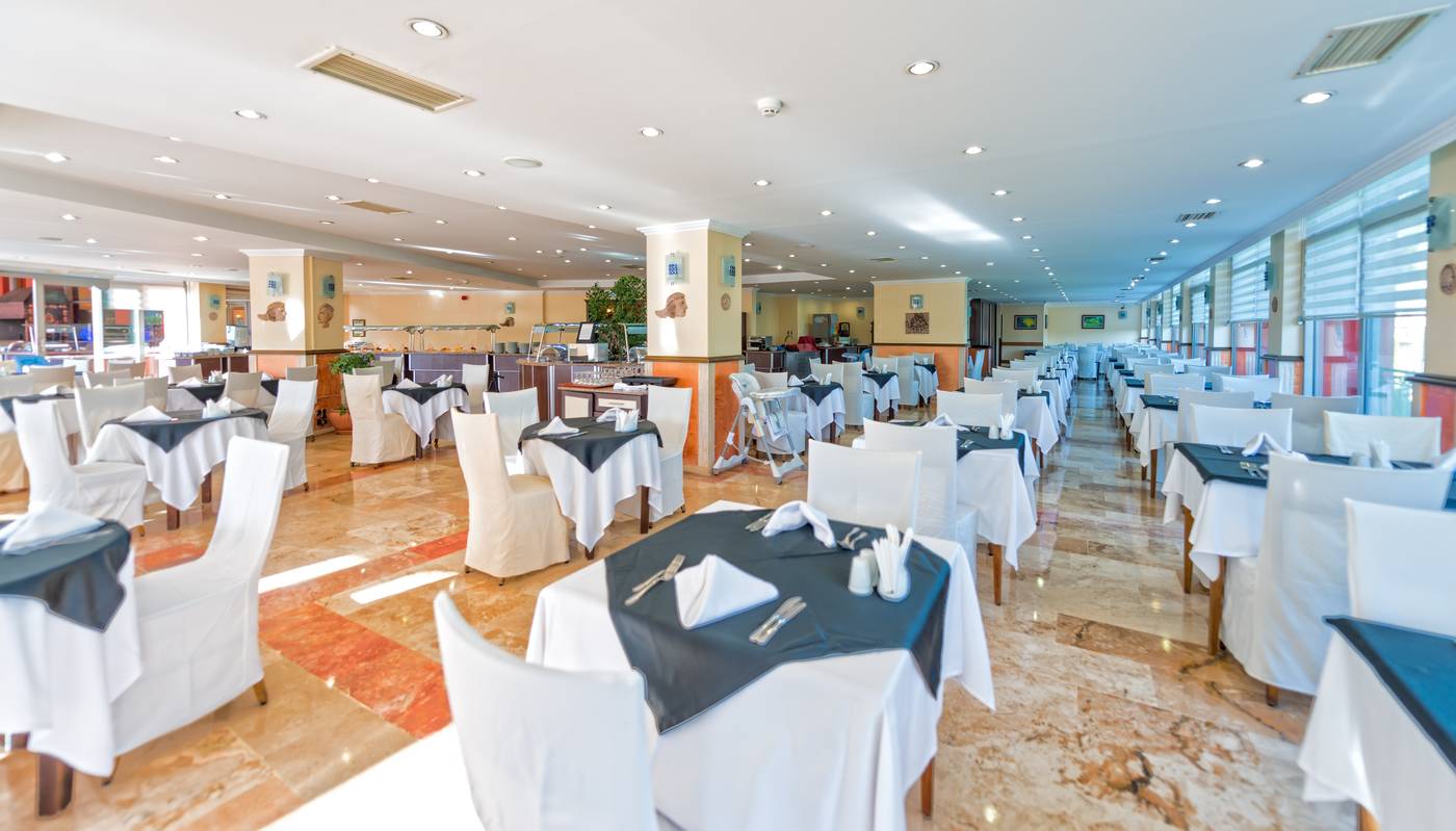 Royal-Atlantis-Beach-Restaurant-22