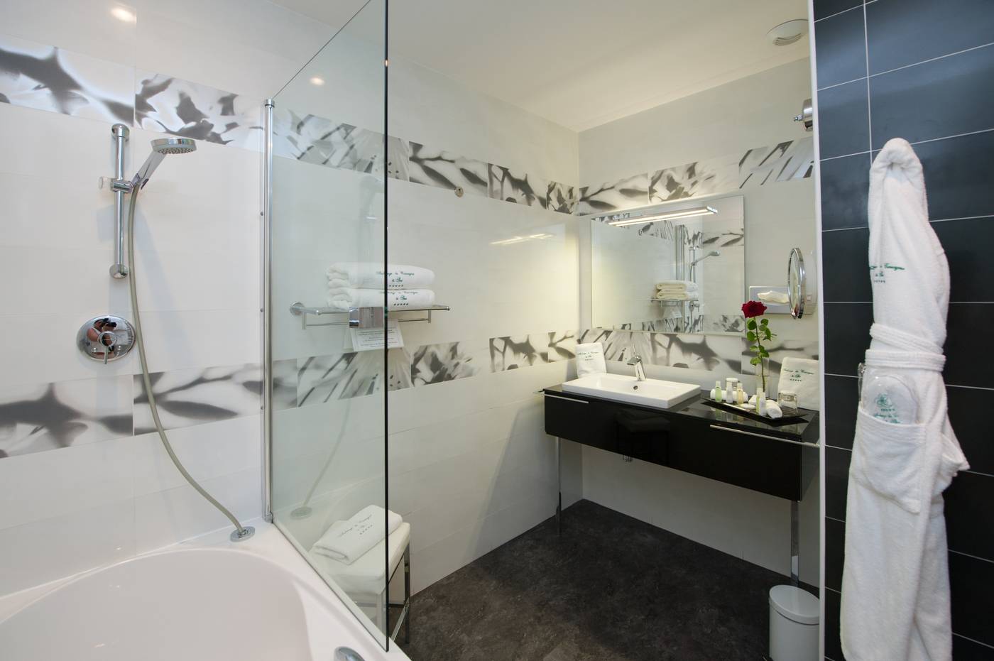 Auberge de Cassagne & Spa-France-LE PONTET AVIGNON-Room-5