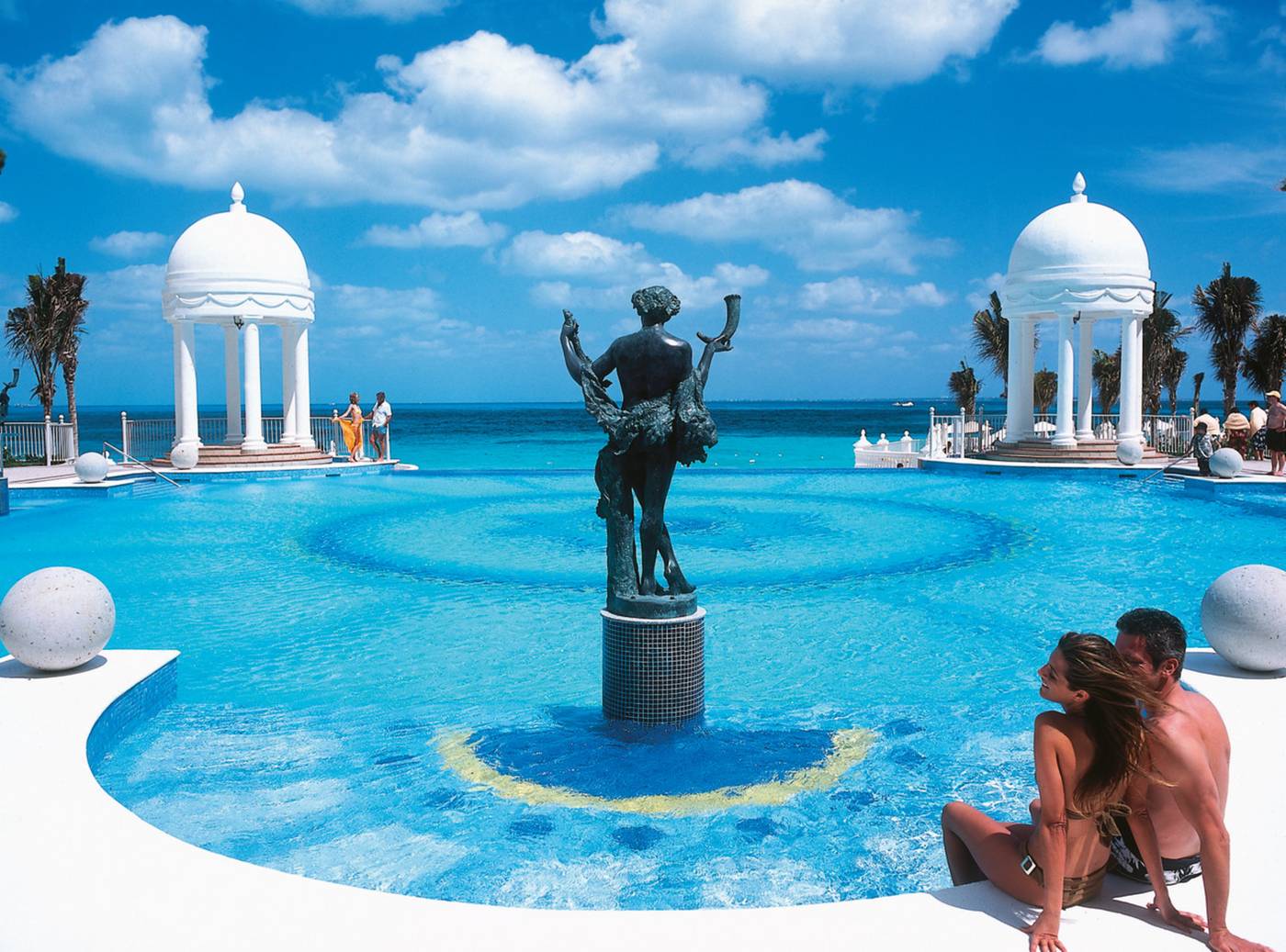Riu-Palace-Las-Americas-All-Inclusive-Pool-22