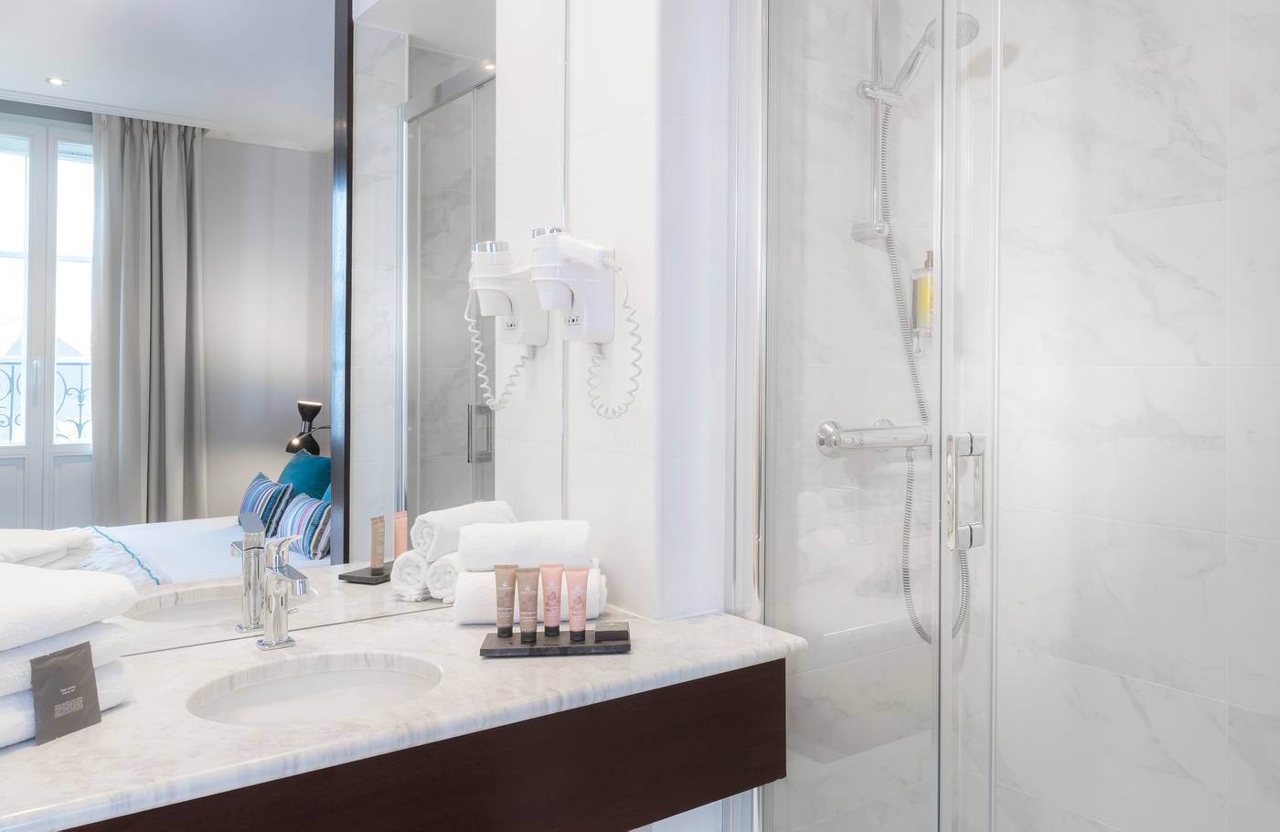 Montfleuri-Arc-de-Triomphe-Room-39