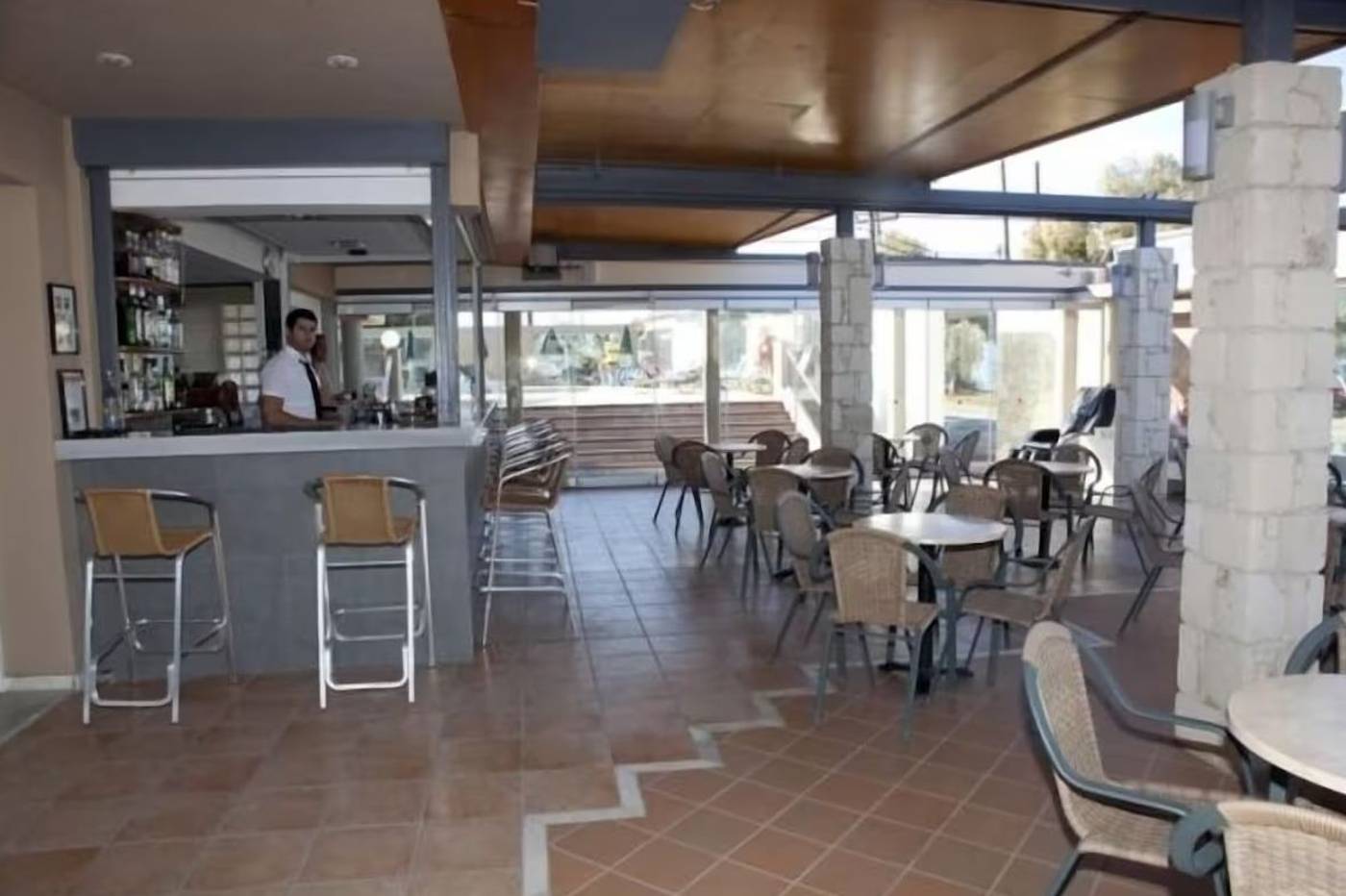 Maleme-Mare-Bar-46