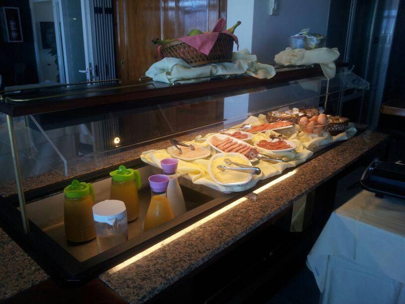 Lakiki-Restaurant-15