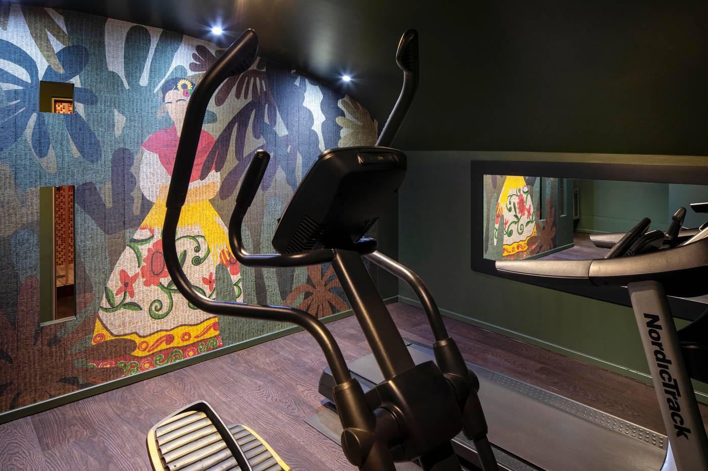 Hotel-Elysees-Regencia-Sports-and-Entertainment-63