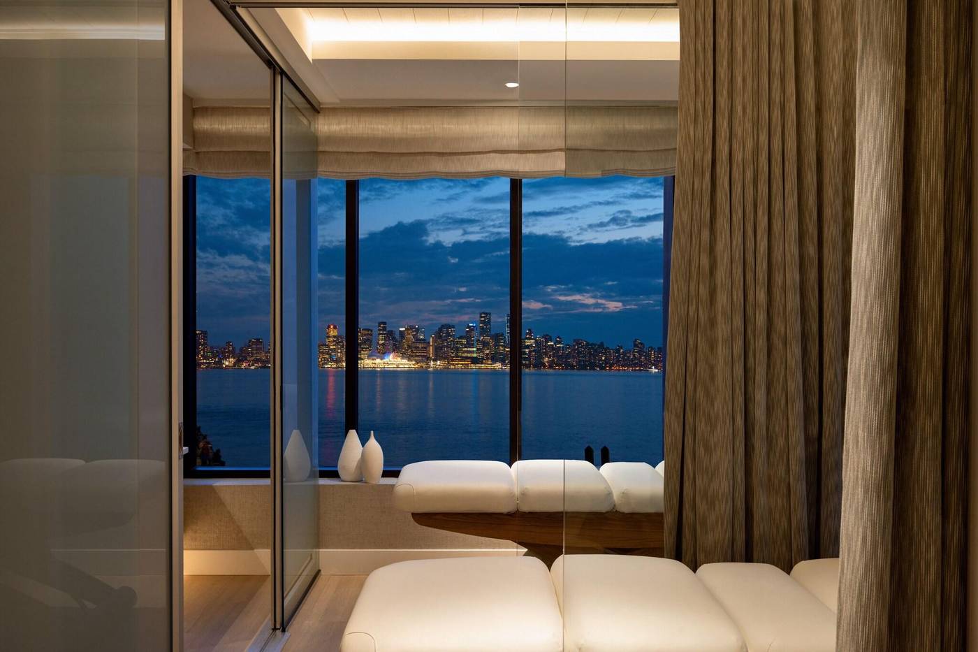 Seaside-Hotel-North-Vancouver-Sports-and-Entertainment-26