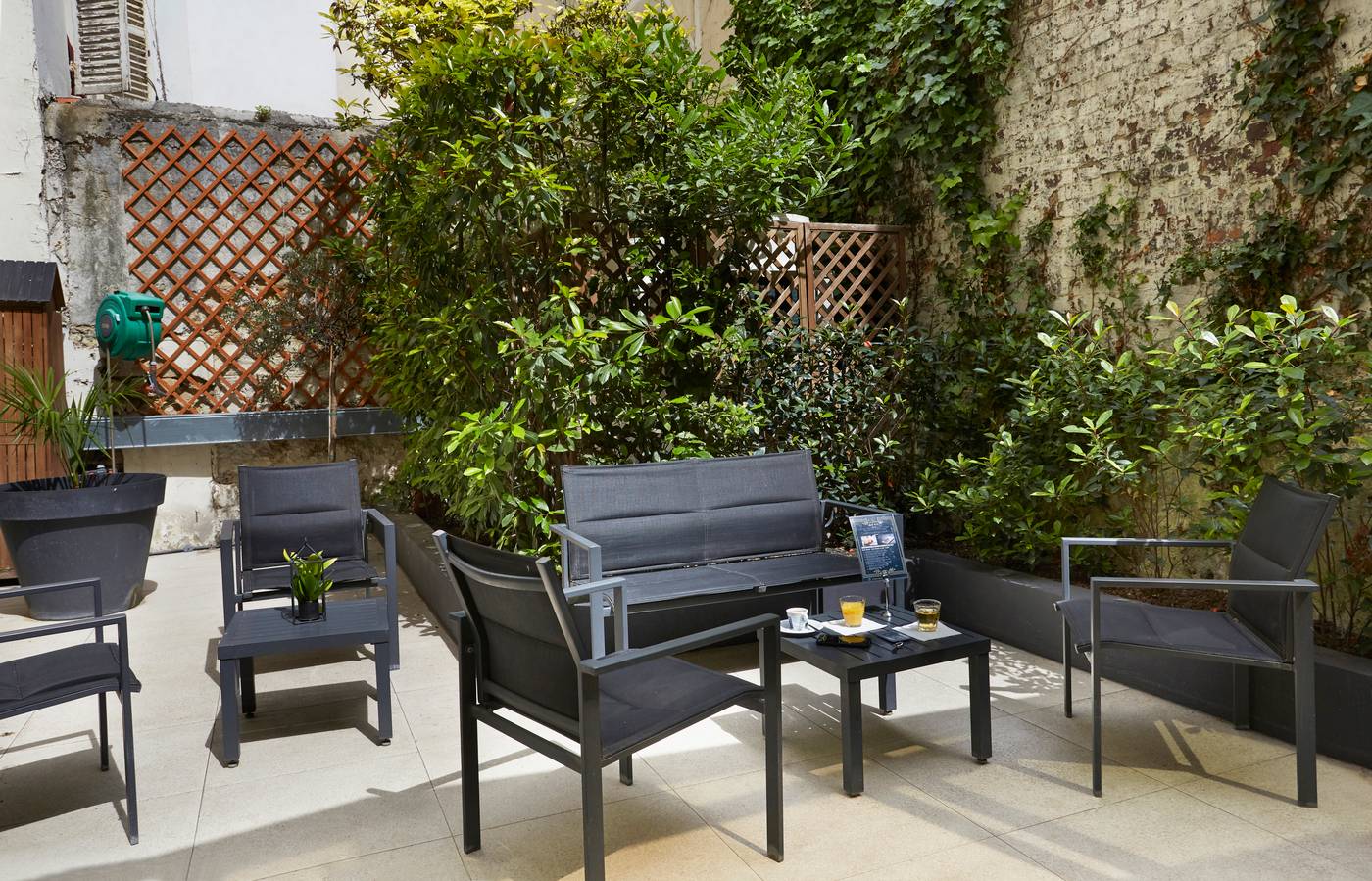 Jardin-de-Villiers-Terrace-12