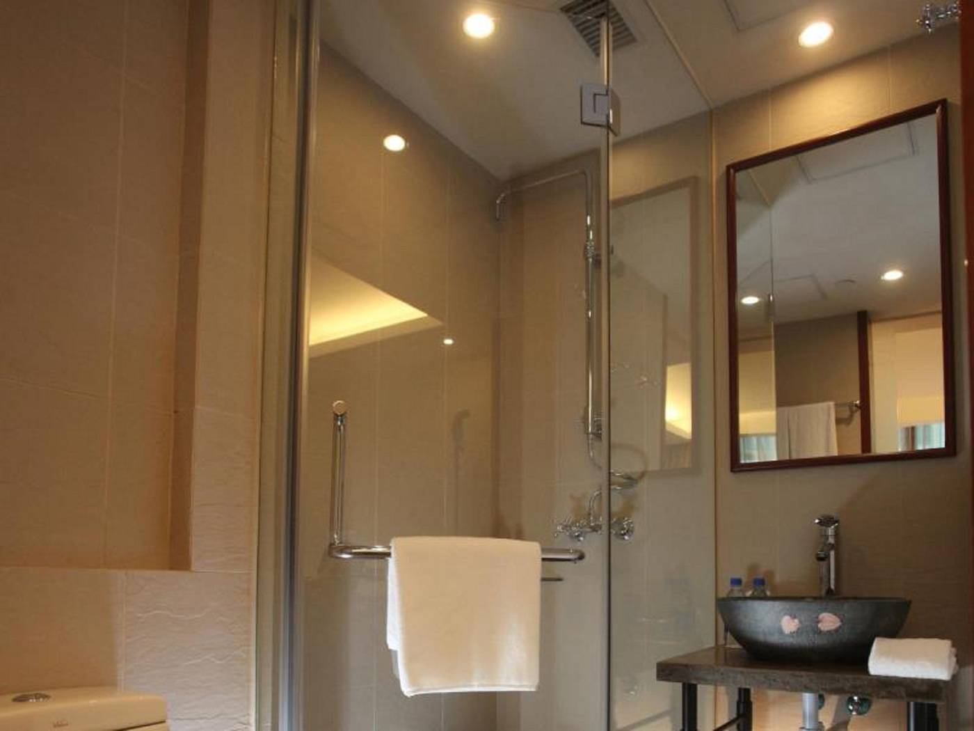 Butterfly-on-Wellington-Room-12