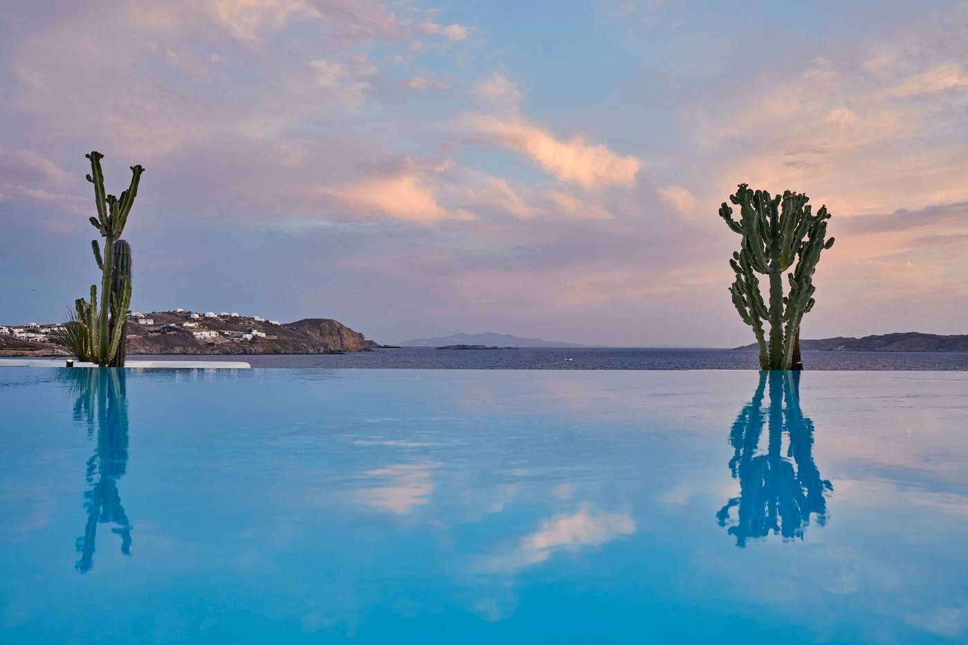 Katikies-Mykonos---The-Leading-Hotels-Of-The-World-Pool-12