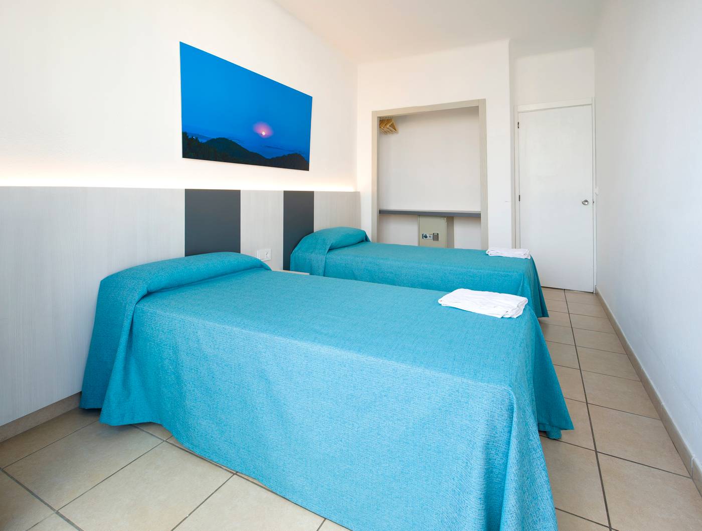 Apartamentos-Tramuntana-Room-14