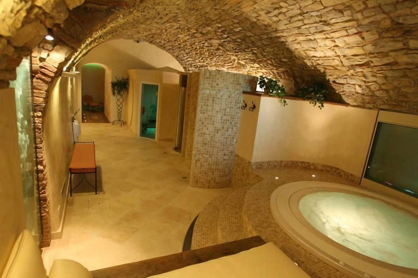 Palazzo-Squarcialupi-Pool-26