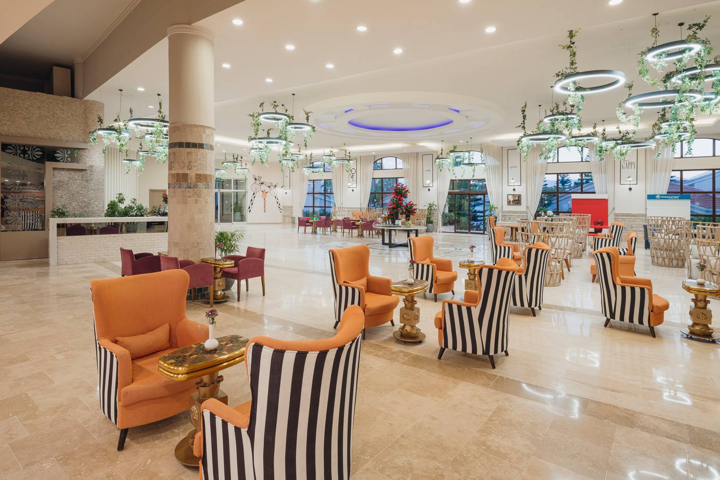 Selectum-Family-Comfort-Side-Lobby-52