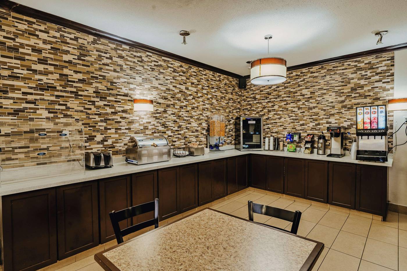 SureStay-Plus-Hotel-by-Best-Western-Coquitlam-Restaurant-10