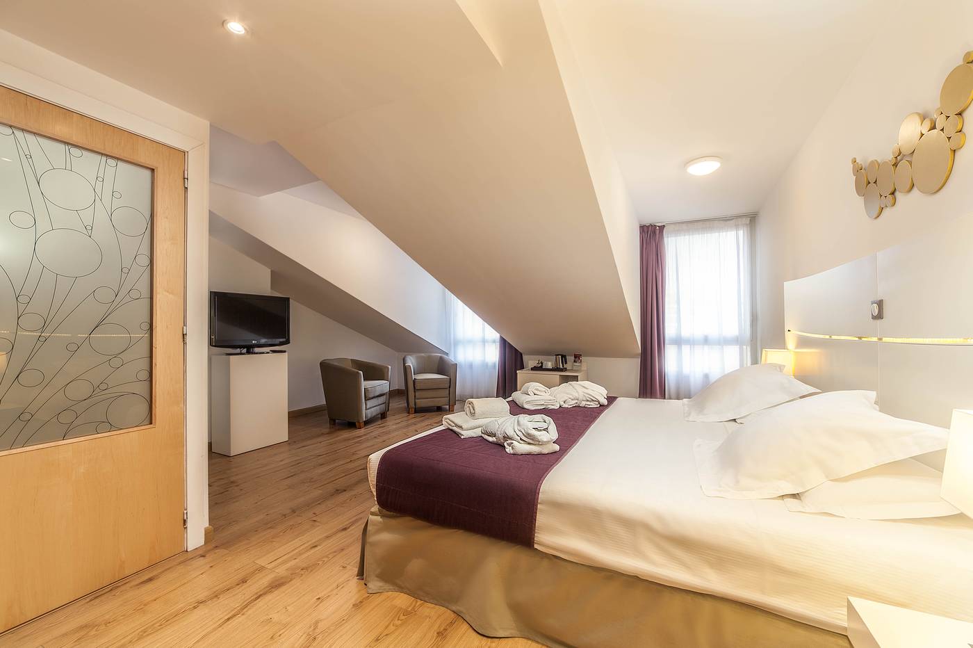 Montaigne---Spa-Room-14