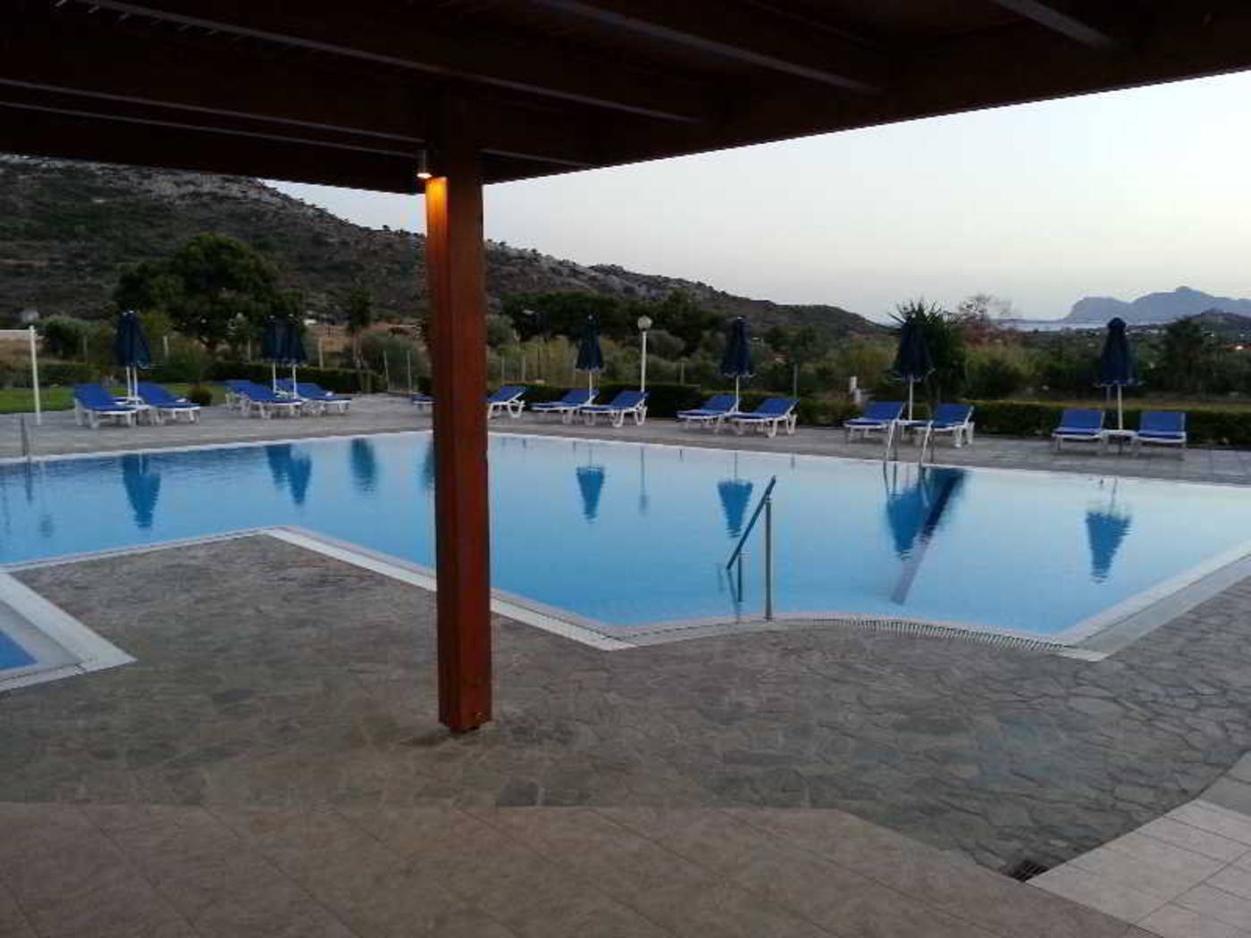 Zoes-Hotel-Pool-17