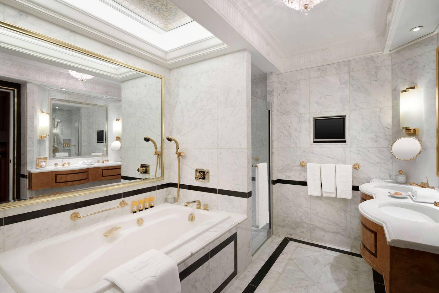 Island-Shangri-La-Hong-Kong-Room-46