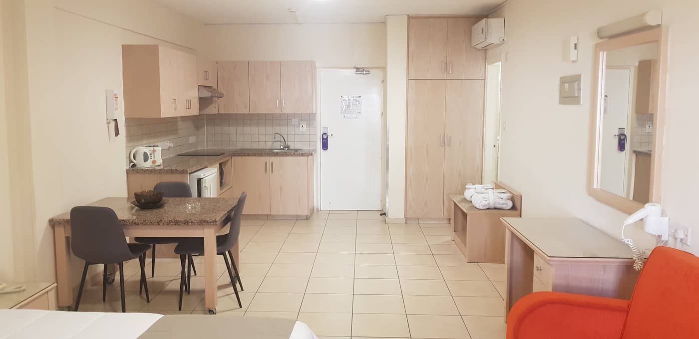 Senator-Hotel-Apartments-Room-17