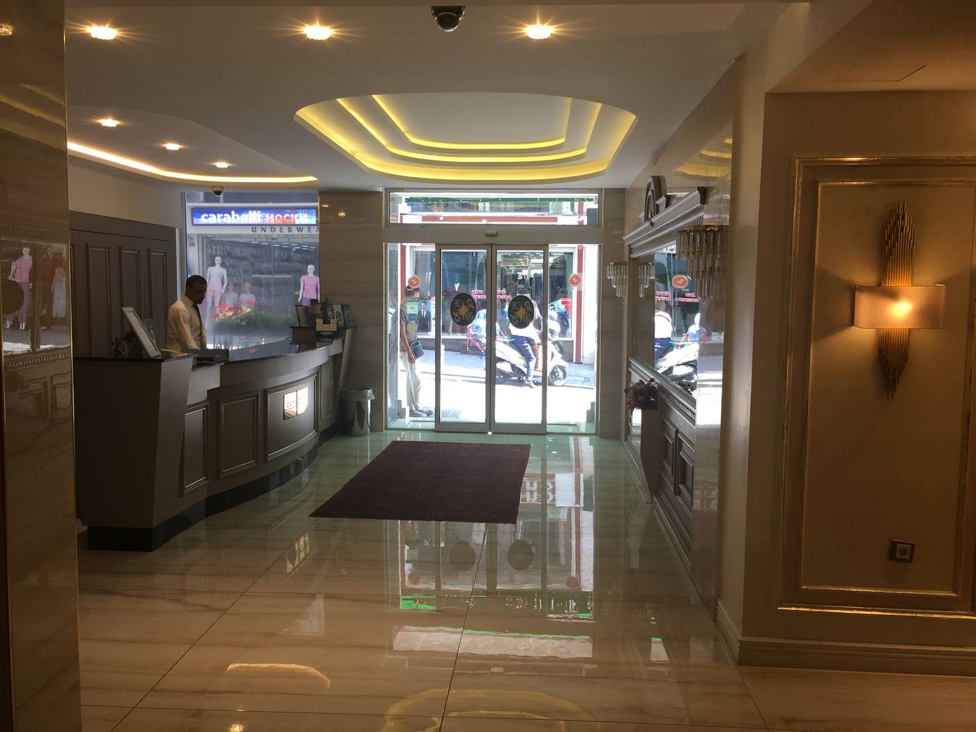 Laleli-Gonen-Hotel-Lobby-9