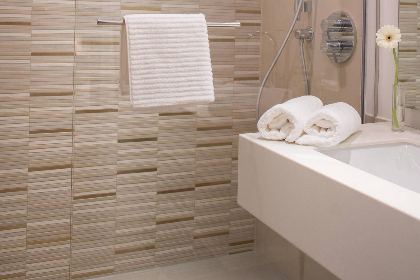 Capri-By-Fraser-Berlin-Room-35