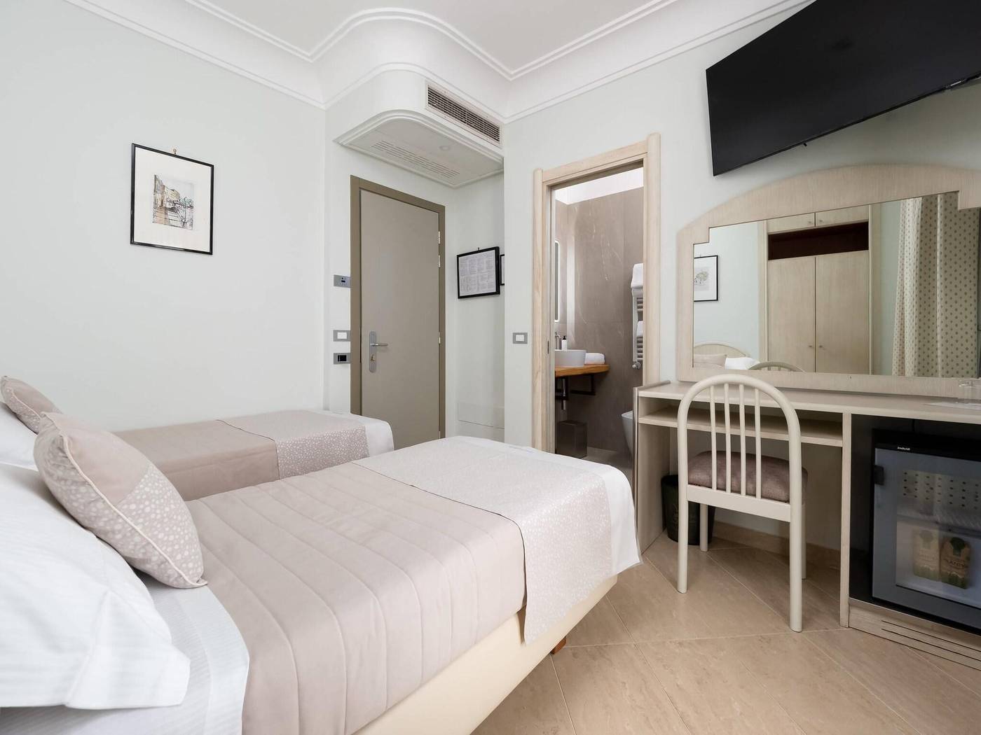 Comfort-Hotel-Gardenia-Sorrento-Coast-Room-39