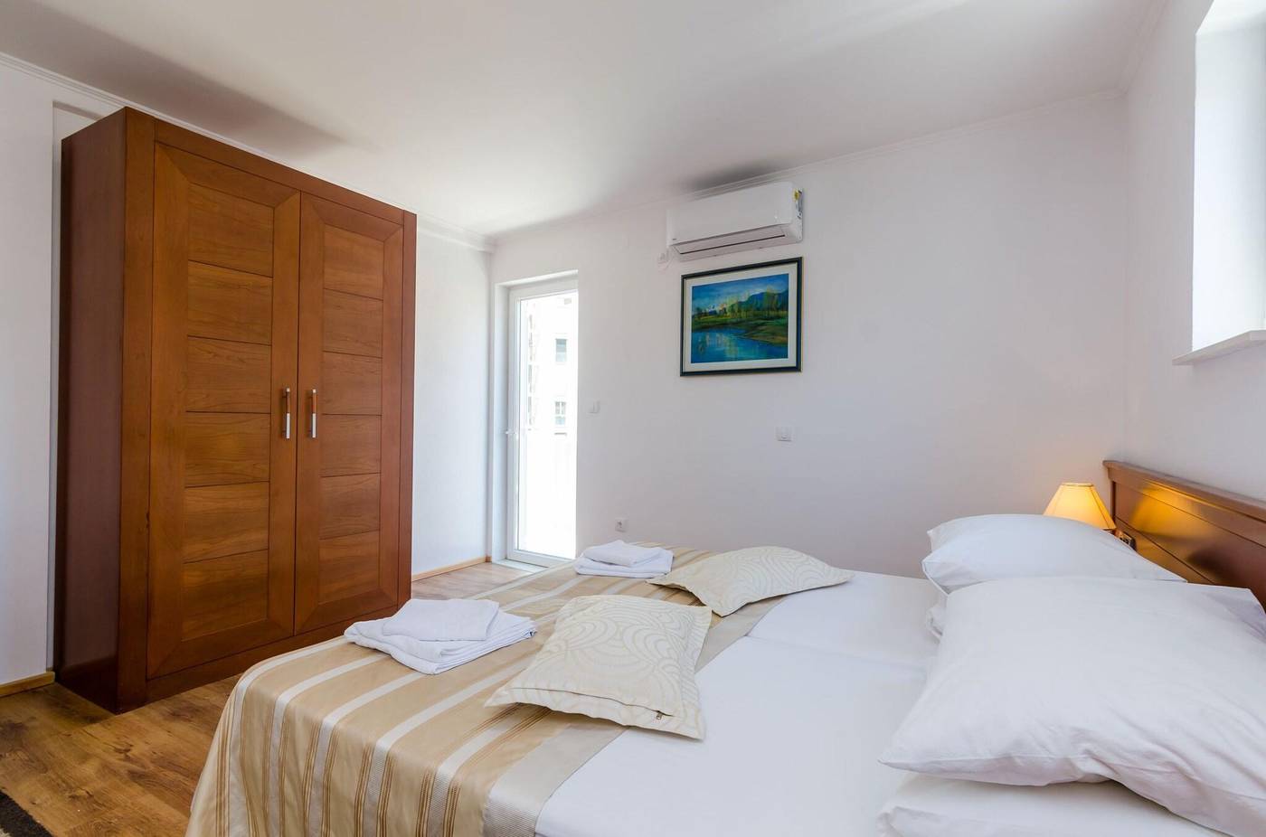 Apartments---Rooms-V-M-Room-36