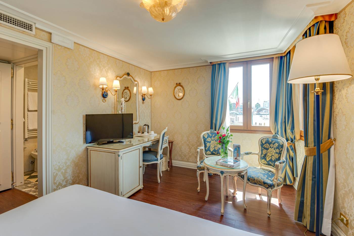 Hotel-Antiche-Figure-Room-3