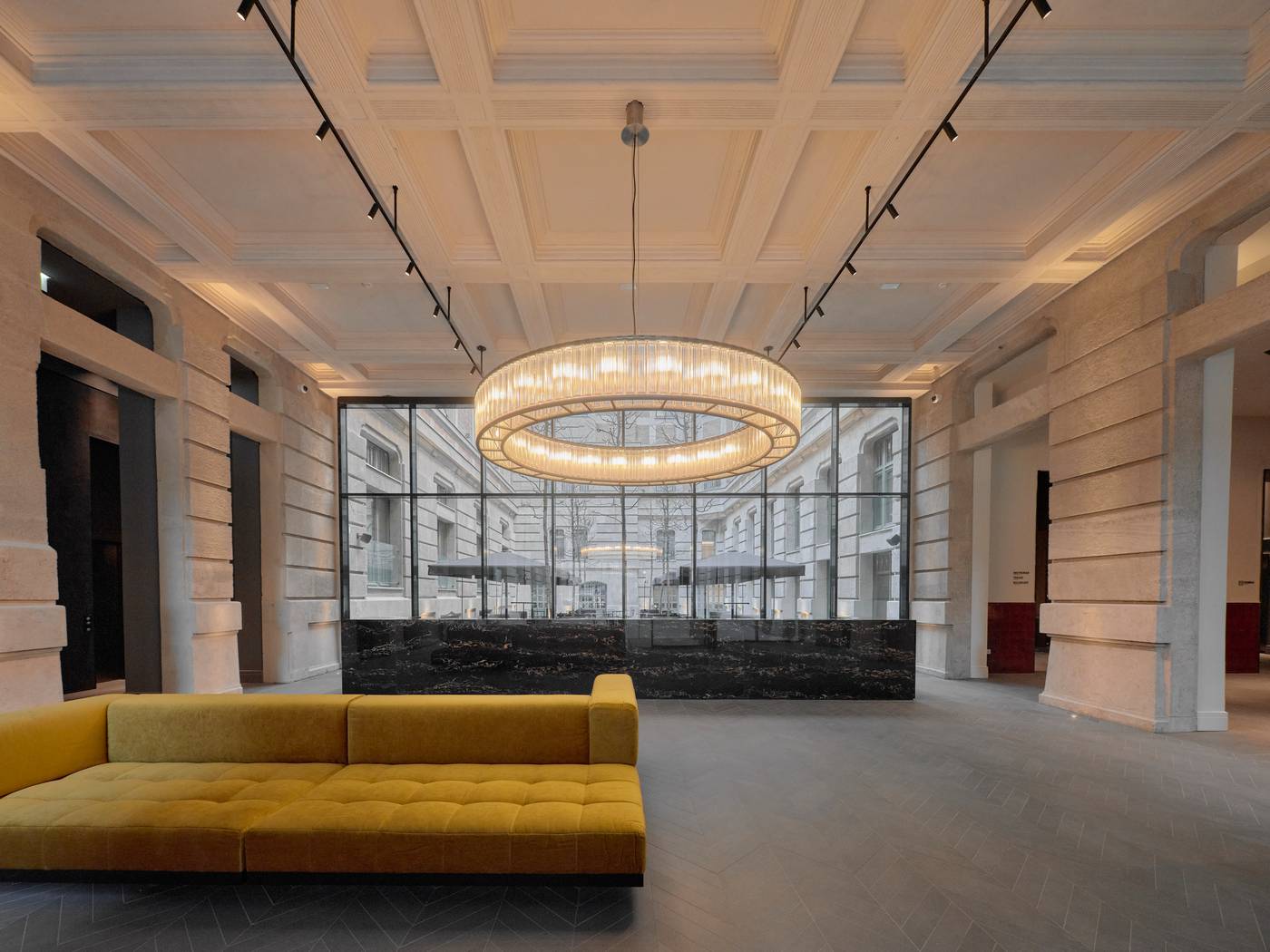 Kozmo-Hotel-Suites---Spa-Lobby-6